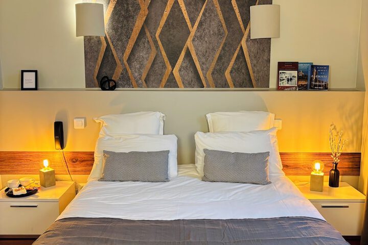 Room 9 of 25