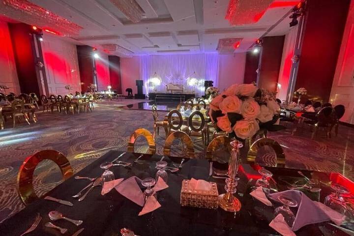 Ballroom/Hall 28 of 37