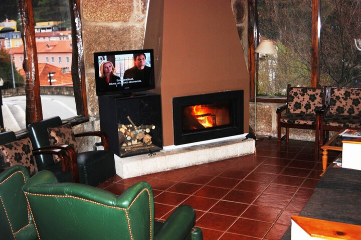 Lounge 26 of 46