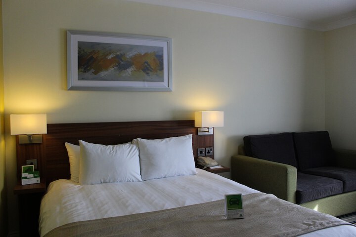 Room 13 of 100