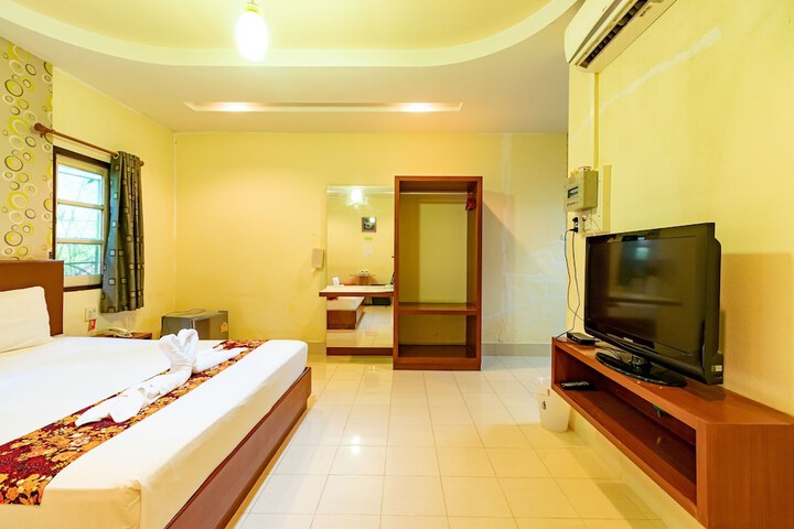 Room 9 of 33