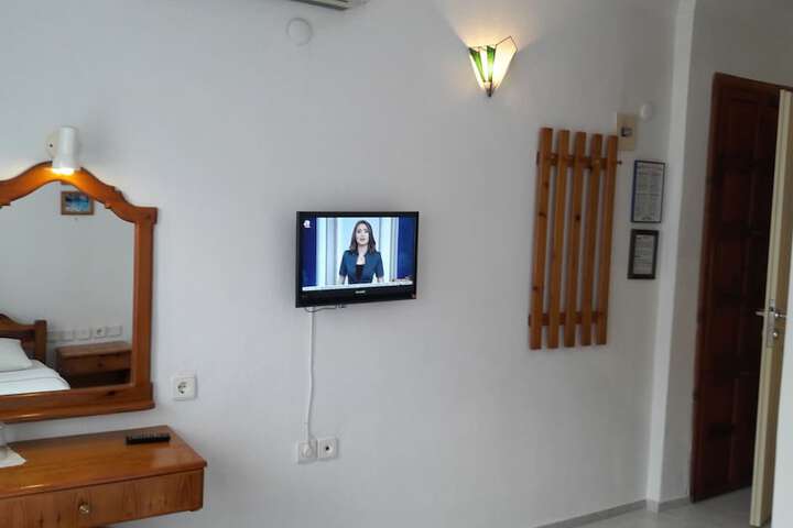 Room 6 of 74
