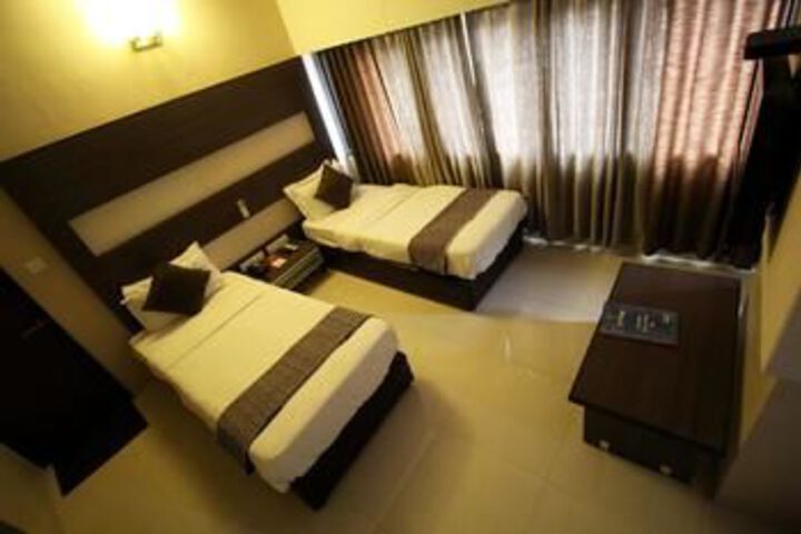 Room 10 of 13