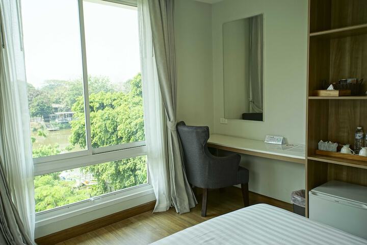Room 12 of 87