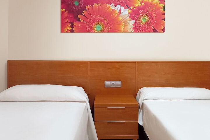 Room 5 of 32