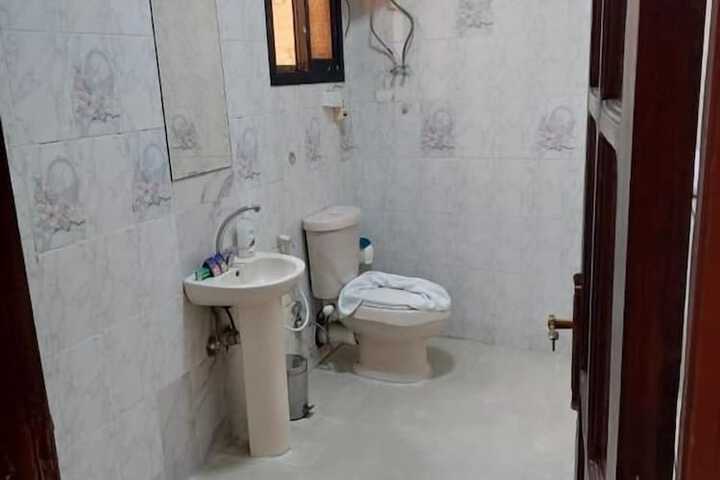 Room 32 of 82