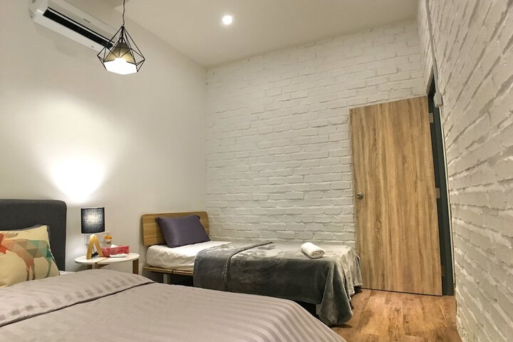 Room 2 of 50