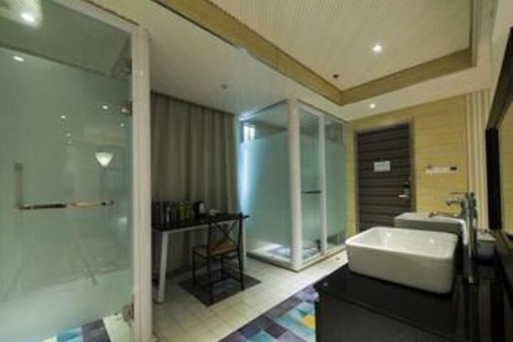 Room 6 of 26