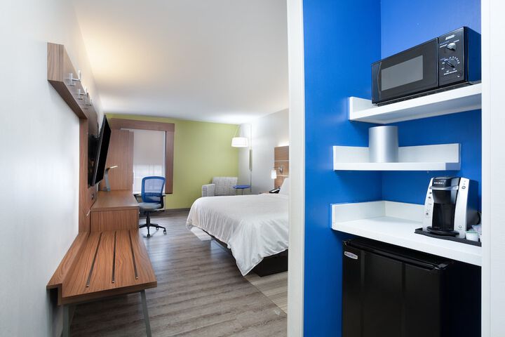 Room 3 of 44