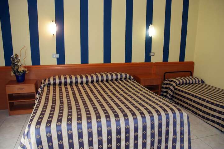 Room 6 of 49