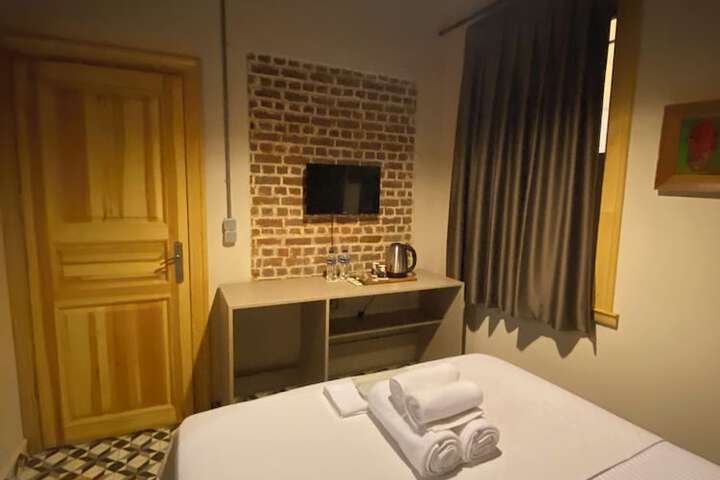 Room 21 of 48