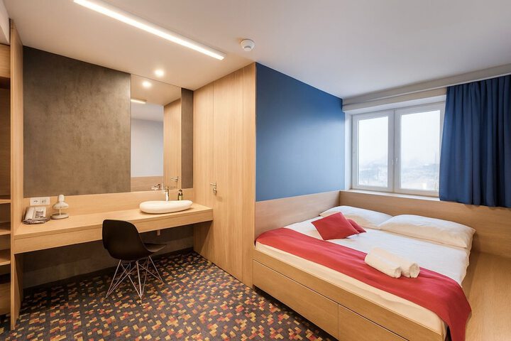 Room 50 of 96