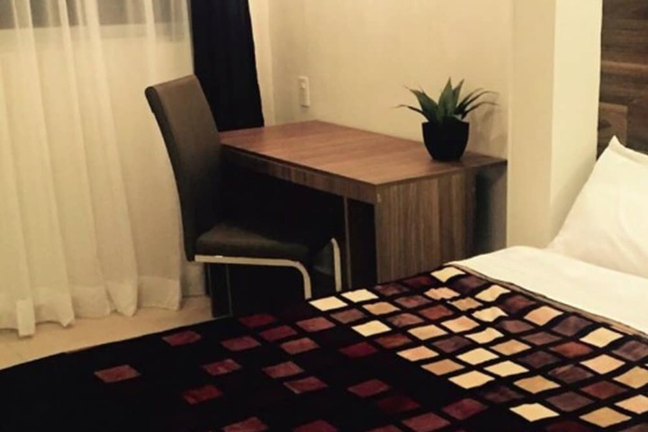 Room 5 of 32