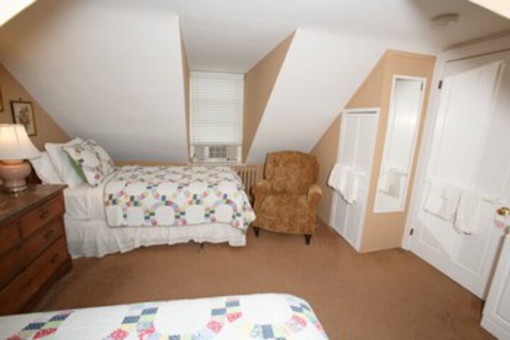 Room 179 of 253