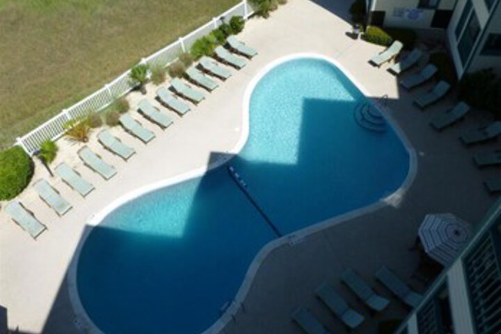 Pool 17 of 28