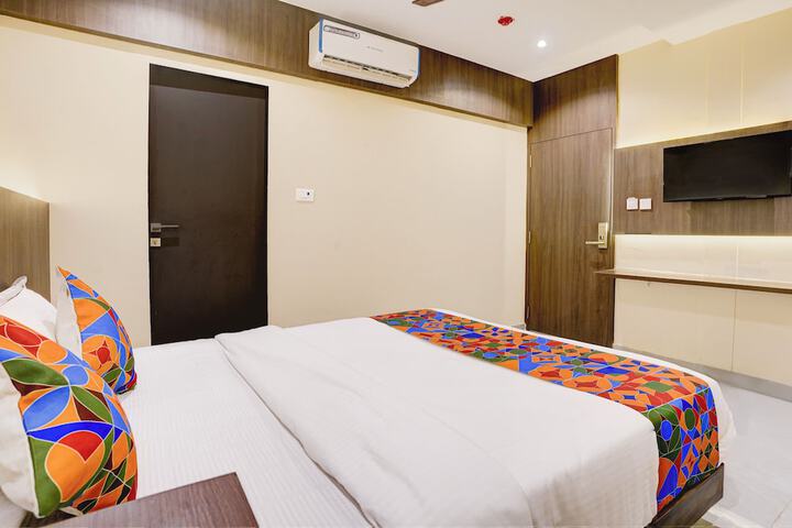 Room 34 of 40