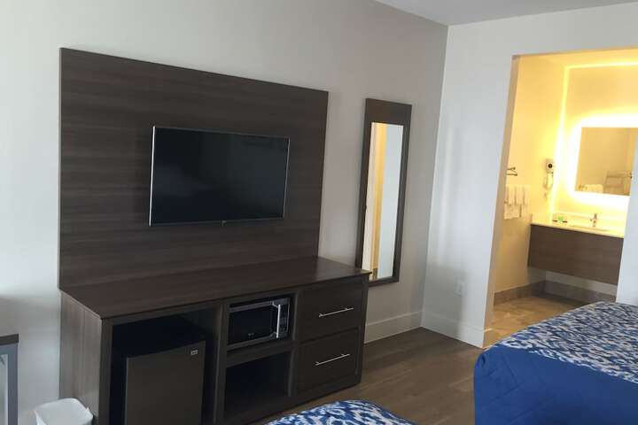 Room 4 of 36