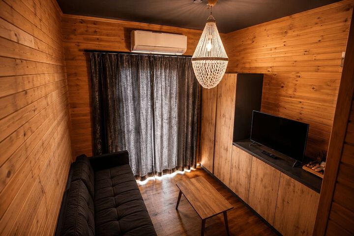 Room 8 of 17