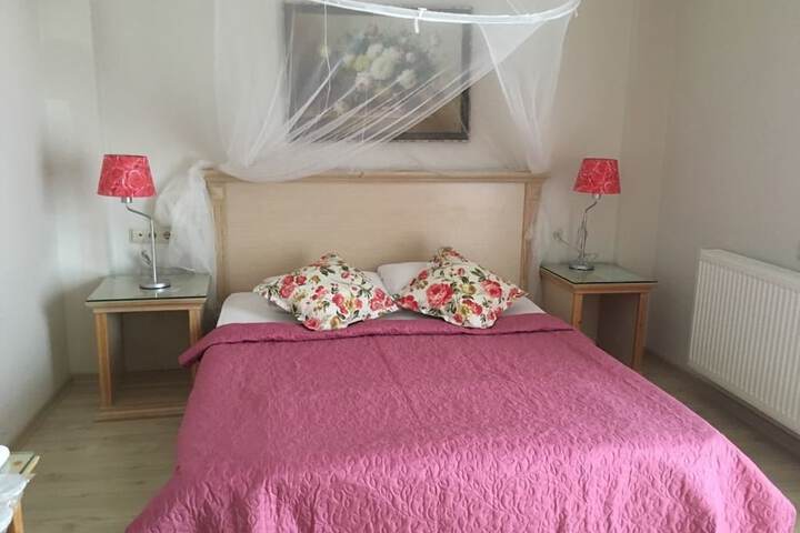 Room 5 of 96