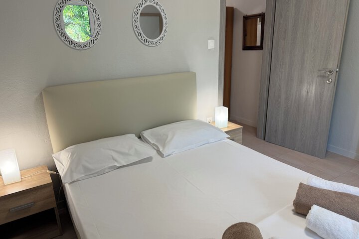 Room 53 of 171