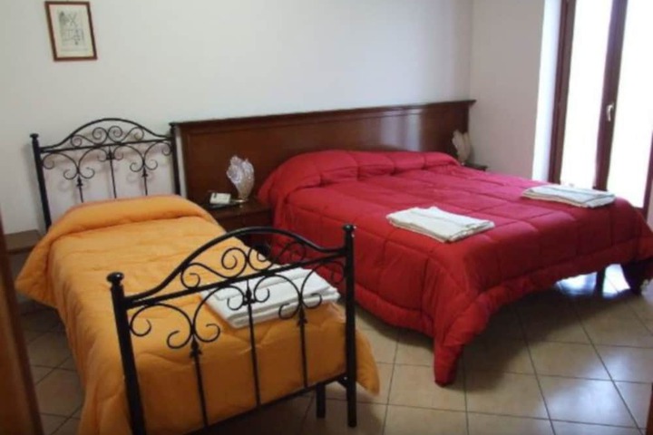 Room 8 of 43