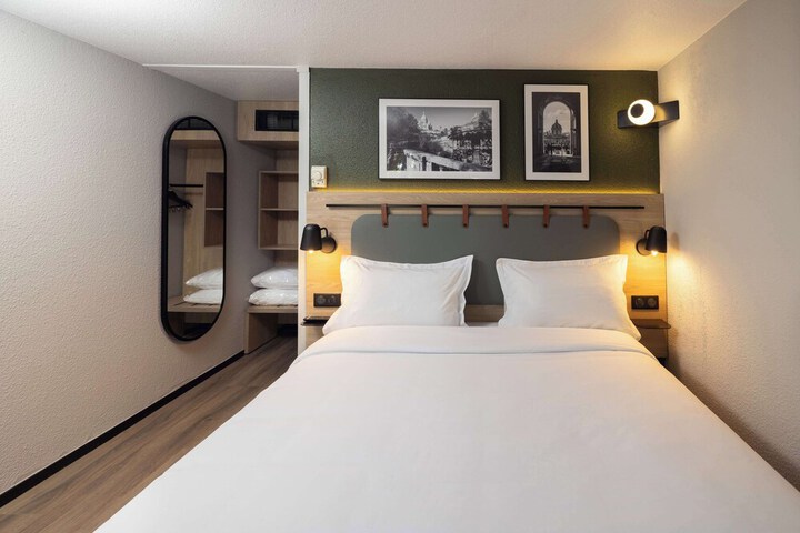 Room 6 of 34