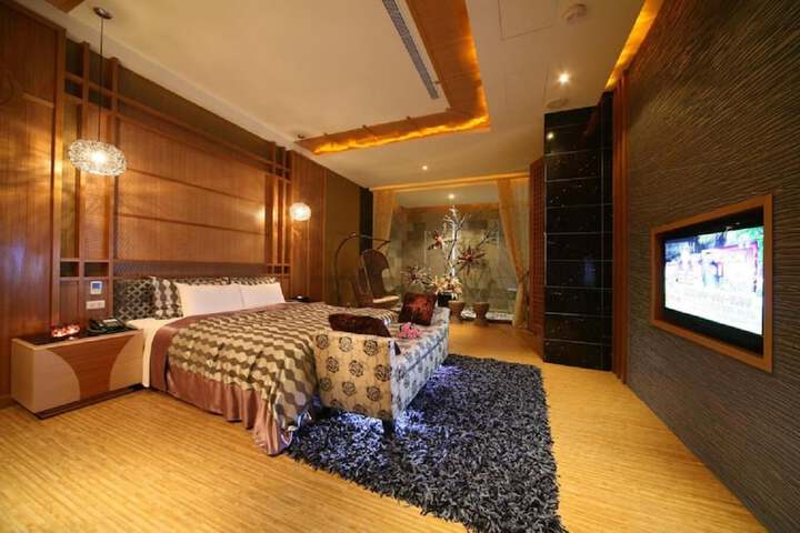 Room 22 of 49