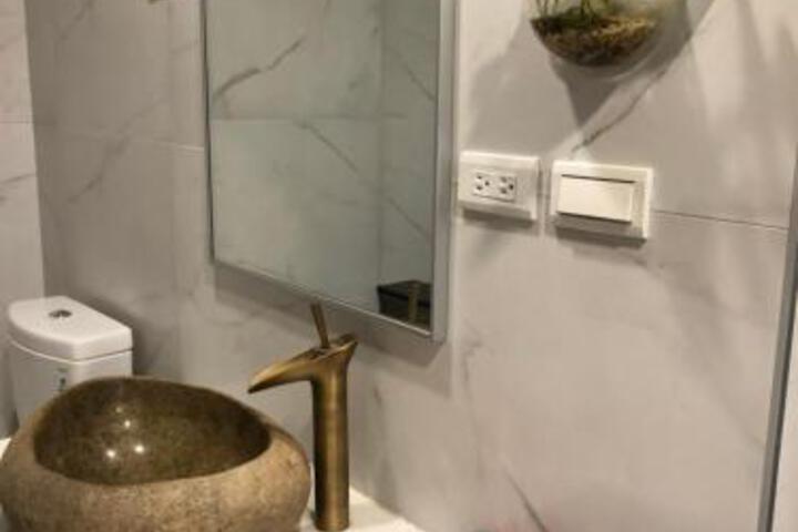 Room 4 of 32