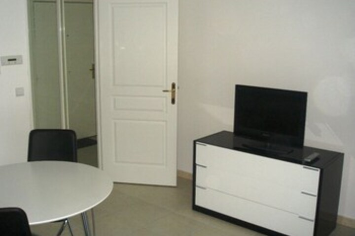 Room 3 of 10