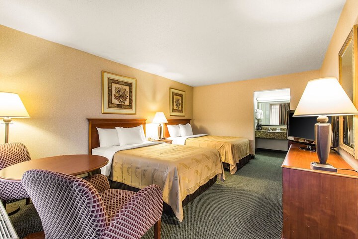 1 Double Bed Accessible (8 of 12)
