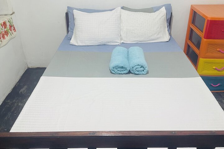 Room 9 of 33
