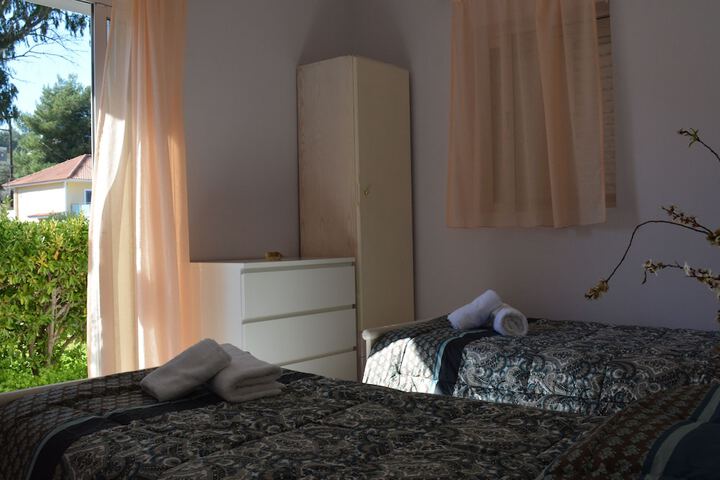 Room 13 of 34
