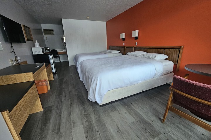 Room 28 of 83