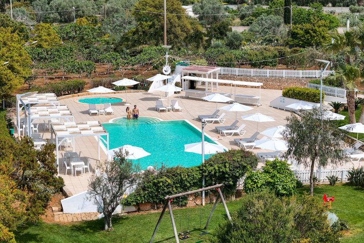 Hotel Pool