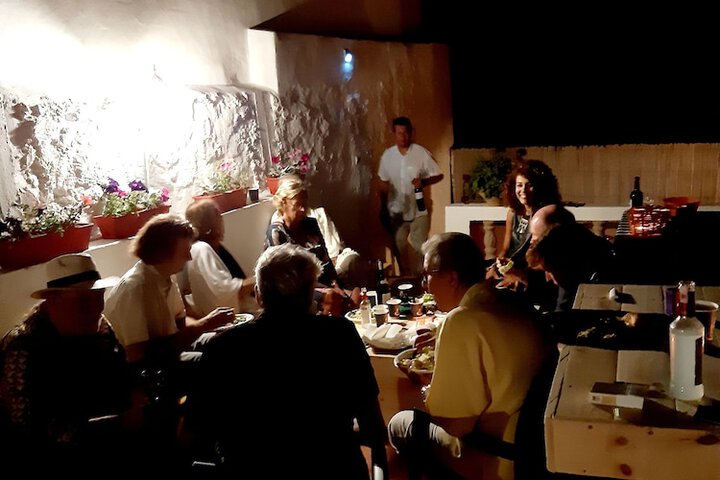 Dining 4 of 31