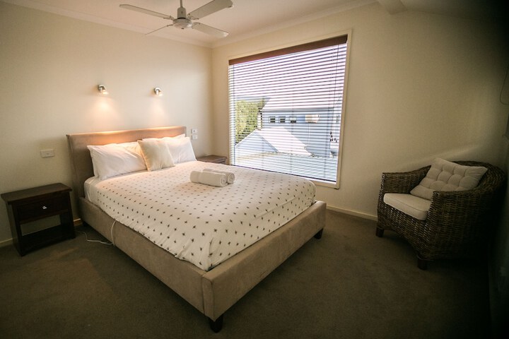 Room 4 of 105