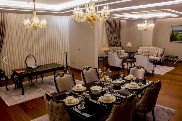Dining 14 of 16