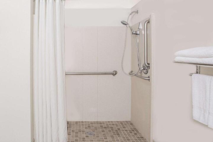 2 Double Beds Accessible Room (4 of 14)