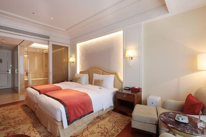 Room 13 of 63