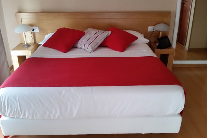 Room 4 of 38