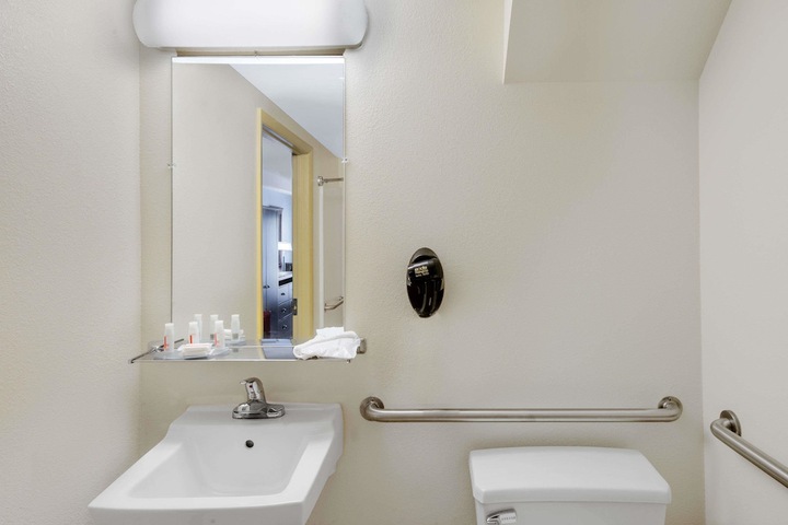 Room 11 of 14