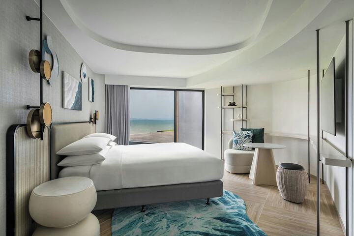Room 32 of 101