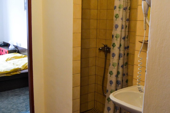 Room 60 of 77
