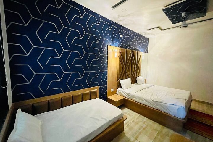 Room 13 of 20