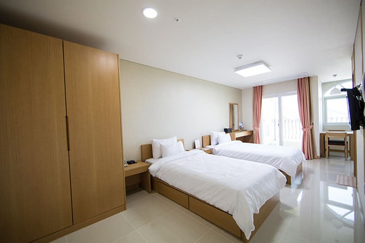 Room 8 of 26