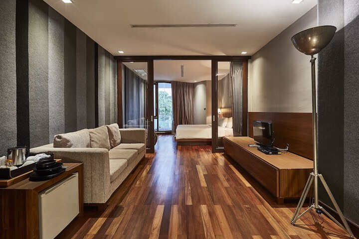 Room 33 of 50