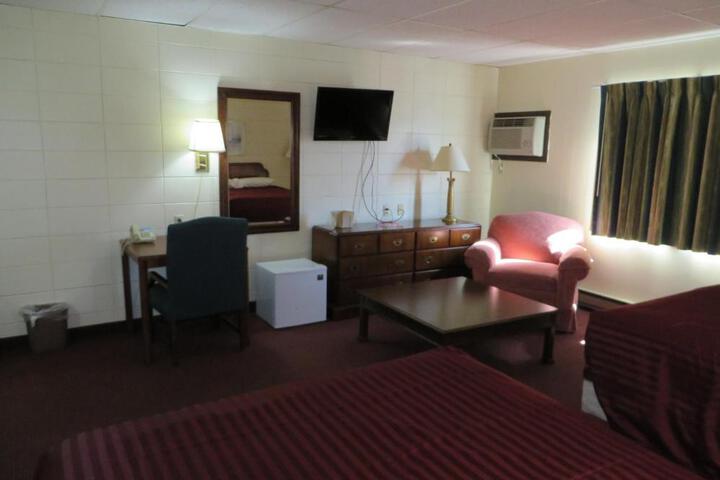2 Queen Beds (1 of 9)