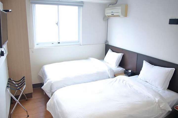 Room 5 of 41