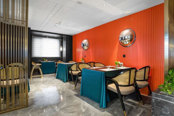 DONGFANG JINCHEN HOTEL