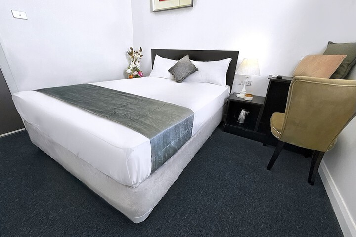 Room 4 of 32